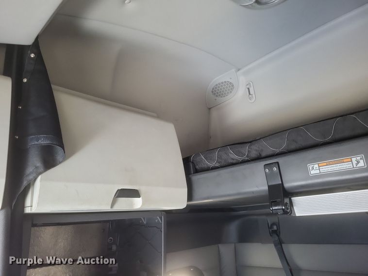 image for item DS5184 2020 Freightliner Cascadia 116 semi truck