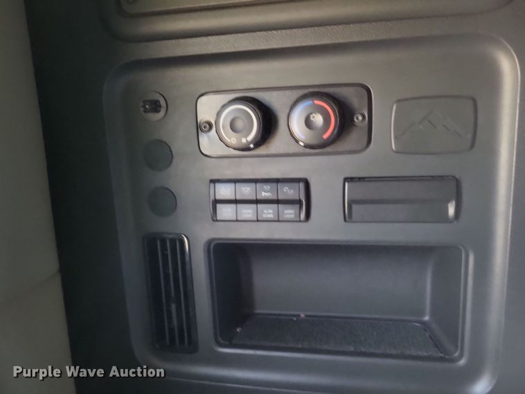 image for item DS5184 2020 Freightliner Cascadia 116 semi truck