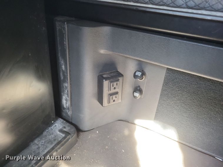 image for item DS5184 2020 Freightliner Cascadia 116 semi truck