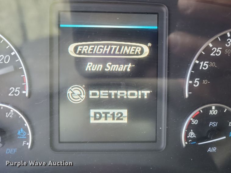 image for item DS5184 2020 Freightliner Cascadia 116 semi truck