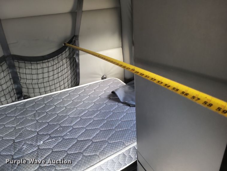 image for item DS5184 2020 Freightliner Cascadia 116 semi truck