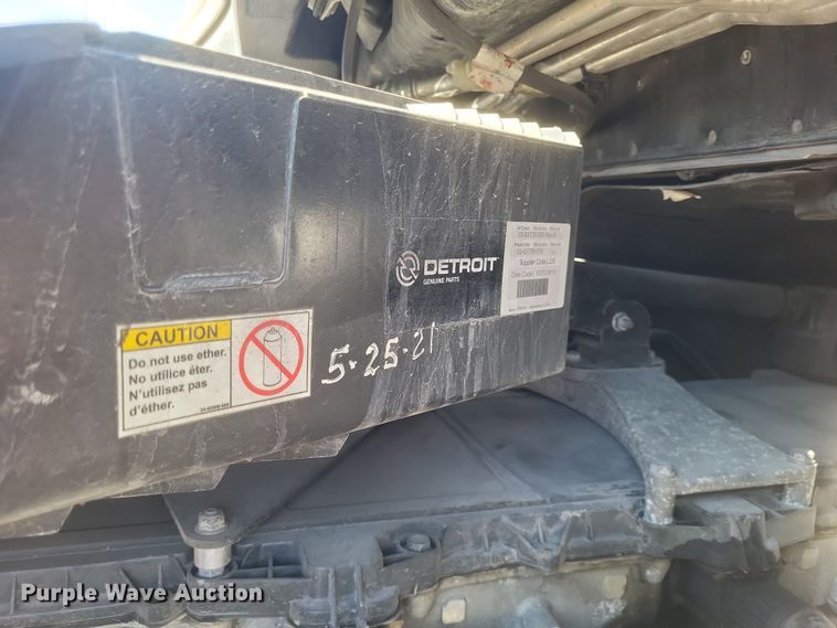 image for item DS5184 2020 Freightliner Cascadia 116 semi truck