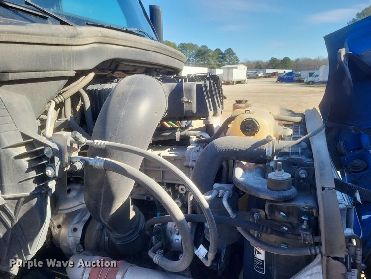 image for item DS5184 2020 Freightliner Cascadia 116 semi truck