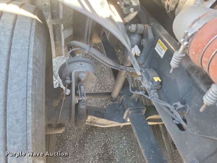 image for item DS5184 2020 Freightliner Cascadia 116 semi truck