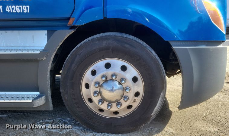 image for item DS5184 2020 Freightliner Cascadia 116 semi truck