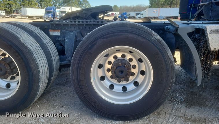 image for item DS5184 2020 Freightliner Cascadia 116 semi truck