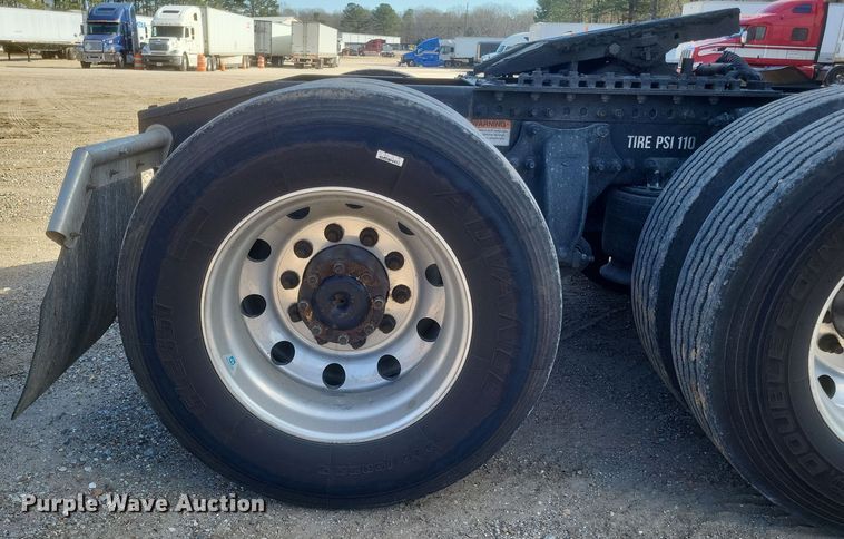 image for item DS5184 2020 Freightliner Cascadia 116 semi truck