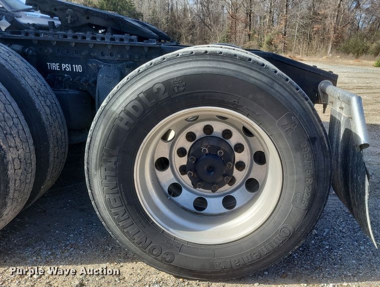 image for item DS5184 2020 Freightliner Cascadia 116 semi truck