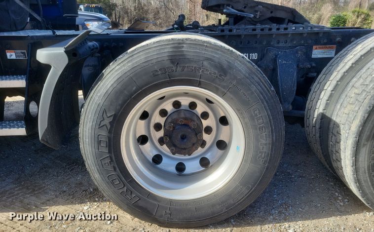 image for item DS5184 2020 Freightliner Cascadia 116 semi truck