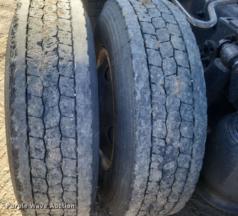 image for item DS5184 2020 Freightliner Cascadia 116 semi truck