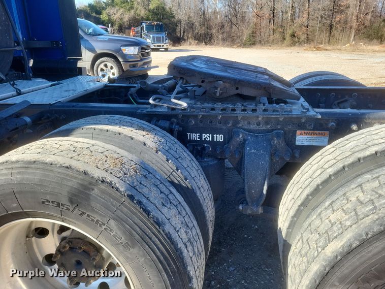 image for item DS5184 2020 Freightliner Cascadia 116 semi truck