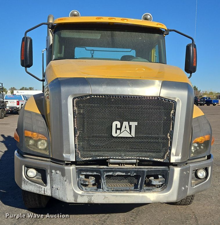 image for item DT5455 2014 Caterpillar CT660L semi truck