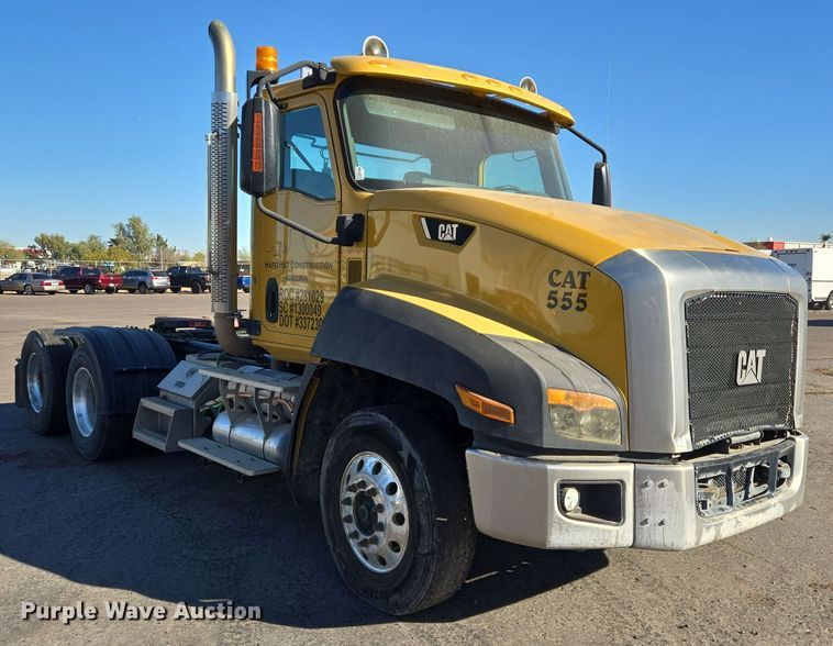 image for item DT5455 2014 Caterpillar CT660L semi truck
