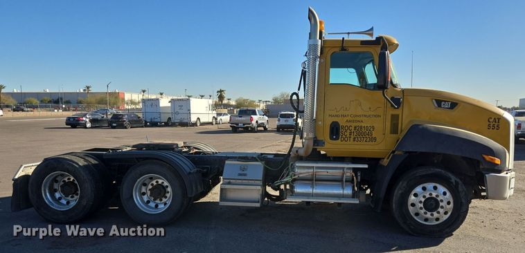 image for item DT5455 2014 Caterpillar CT660L semi truck