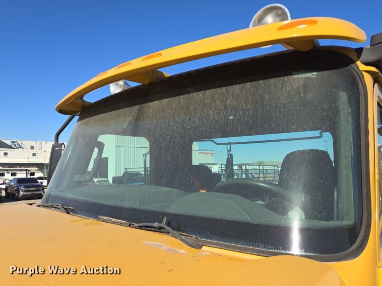 image for item DT5455 2014 Caterpillar CT660L semi truck