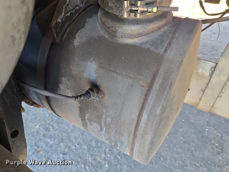 image for item DT5455 2014 Caterpillar CT660L semi truck