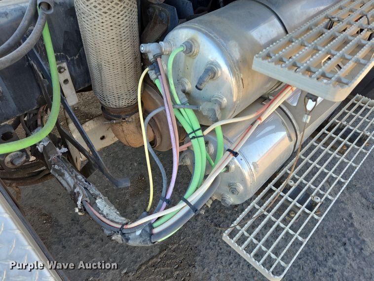 image for item DT5455 2014 Caterpillar CT660L semi truck