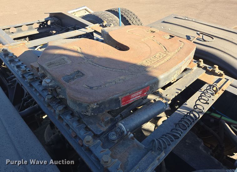 image for item DT5455 2014 Caterpillar CT660L semi truck