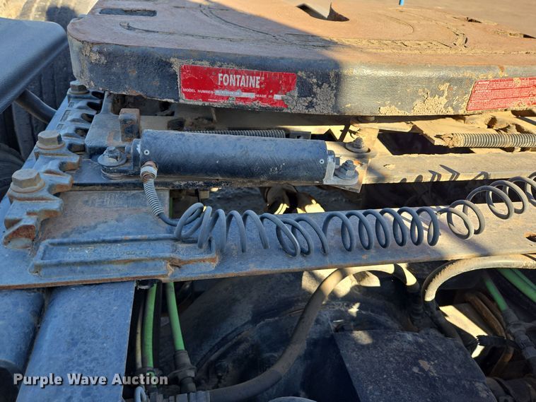 image for item DT5455 2014 Caterpillar CT660L semi truck