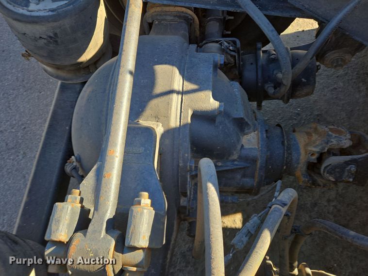 image for item DT5455 2014 Caterpillar CT660L semi truck