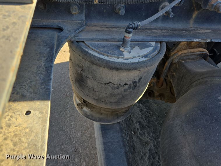 image for item DT5455 2014 Caterpillar CT660L semi truck