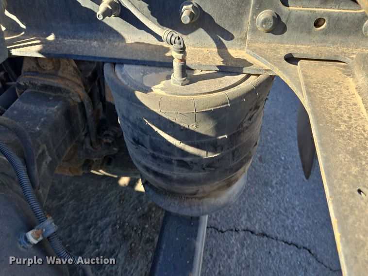 image for item DT5455 2014 Caterpillar CT660L semi truck