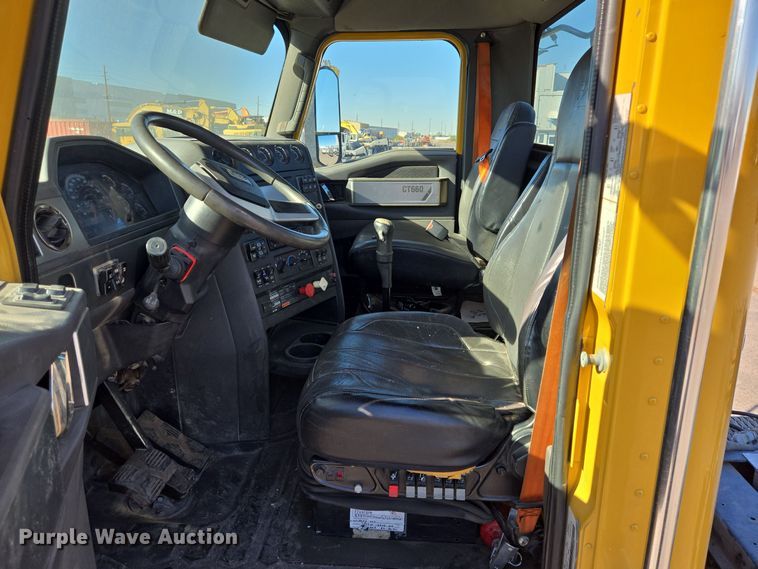 image for item DT5455 2014 Caterpillar CT660L semi truck