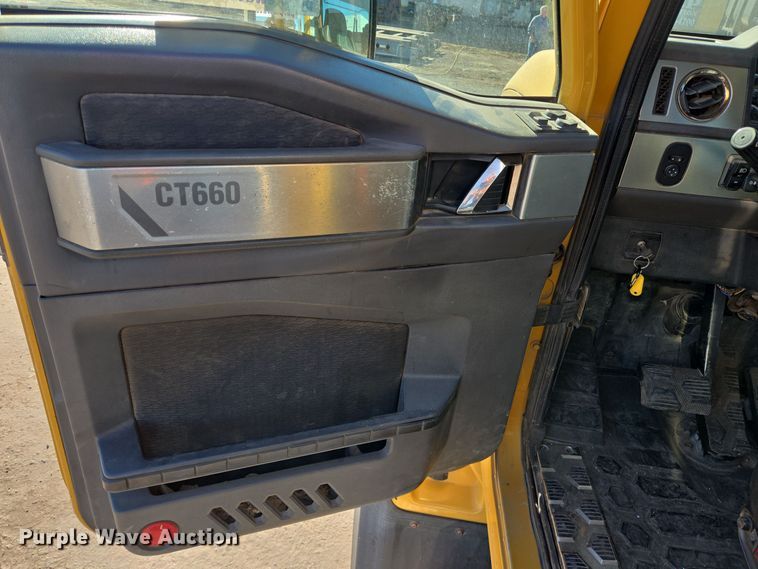 image for item DT5455 2014 Caterpillar CT660L semi truck