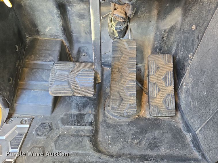 image for item DT5455 2014 Caterpillar CT660L semi truck