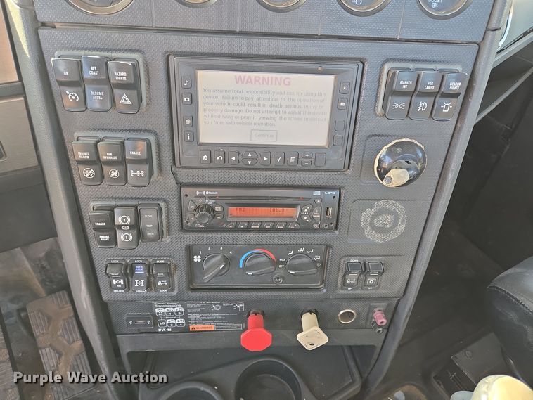 image for item DT5455 2014 Caterpillar CT660L semi truck