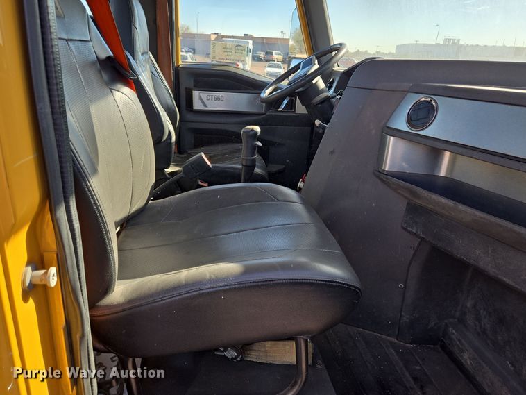 image for item DT5455 2014 Caterpillar CT660L semi truck