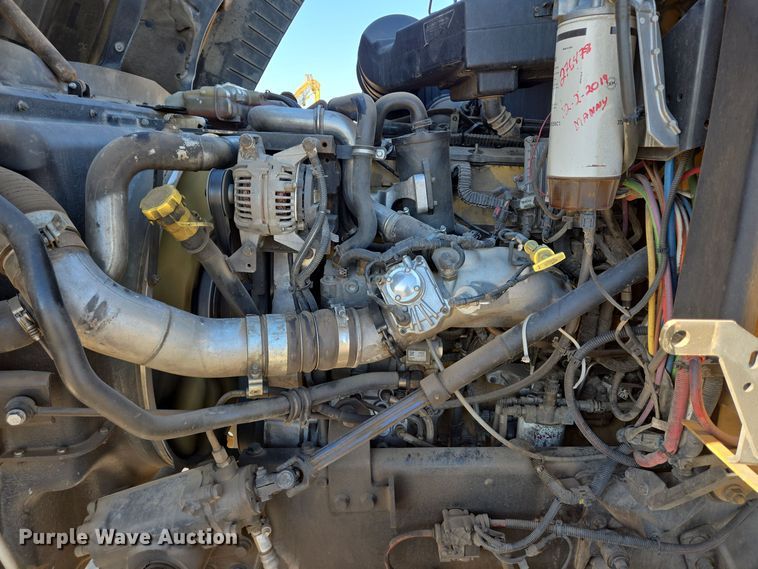 image for item DT5455 2014 Caterpillar CT660L semi truck