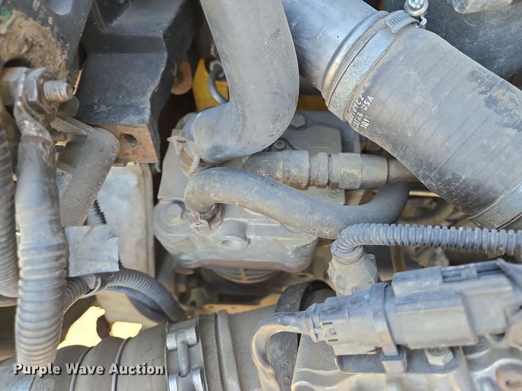 image for item DT5455 2014 Caterpillar CT660L semi truck