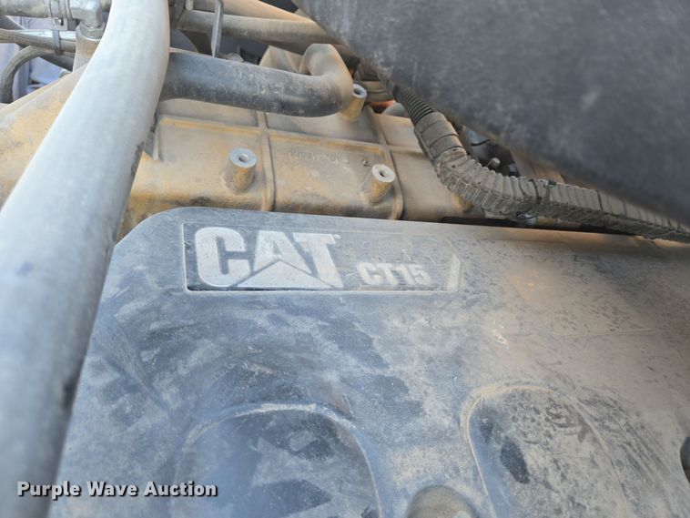 image for item DT5455 2014 Caterpillar CT660L semi truck