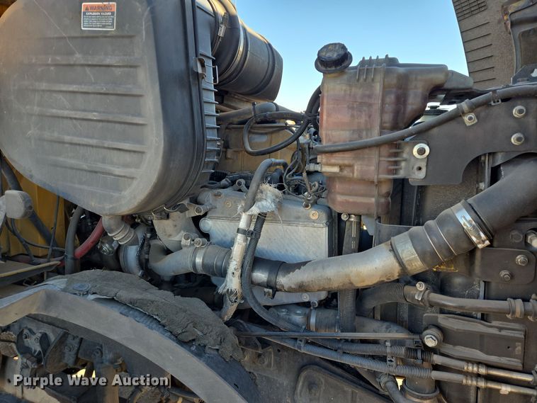 image for item DT5455 2014 Caterpillar CT660L semi truck