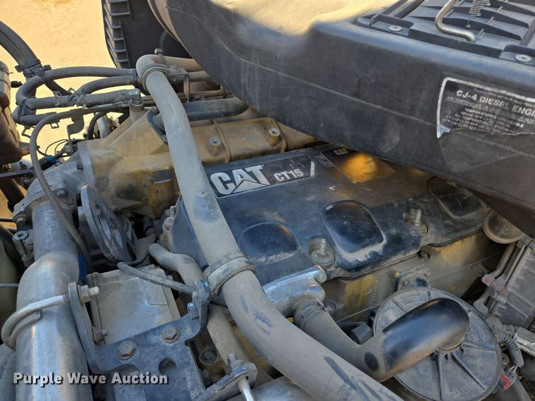 image for item DT5455 2014 Caterpillar CT660L semi truck