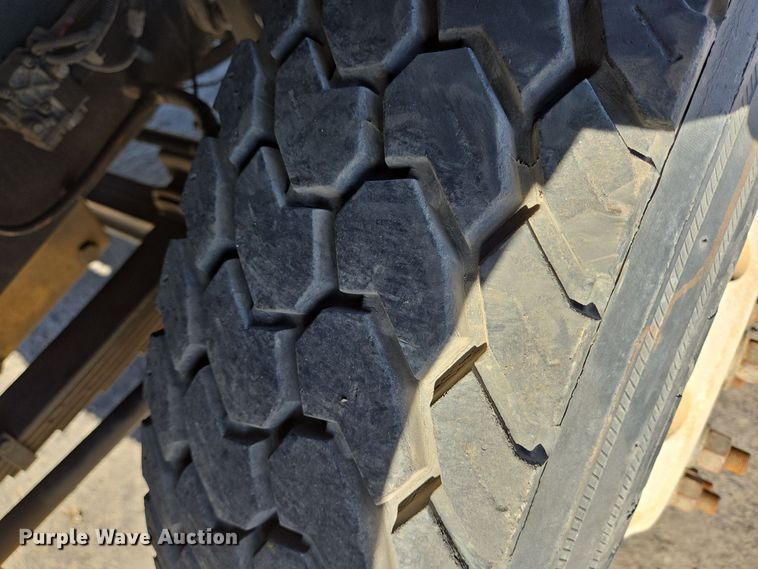 image for item DT5455 2014 Caterpillar CT660L semi truck