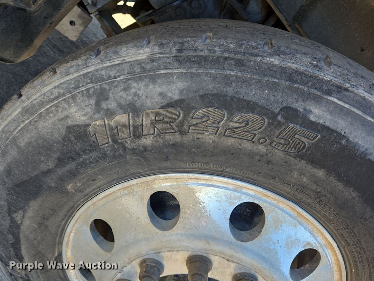 image for item DT5455 2014 Caterpillar CT660L semi truck