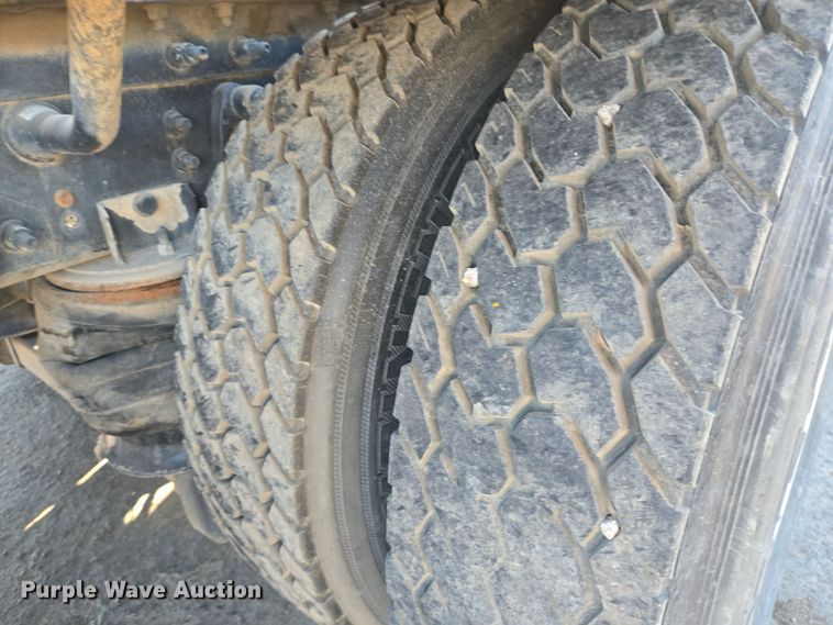 image for item DT5455 2014 Caterpillar CT660L semi truck