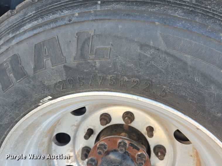 image for item DT5455 2014 Caterpillar CT660L semi truck