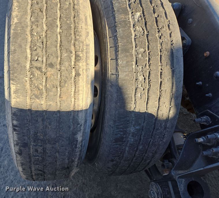 image for item DT5455 2014 Caterpillar CT660L semi truck