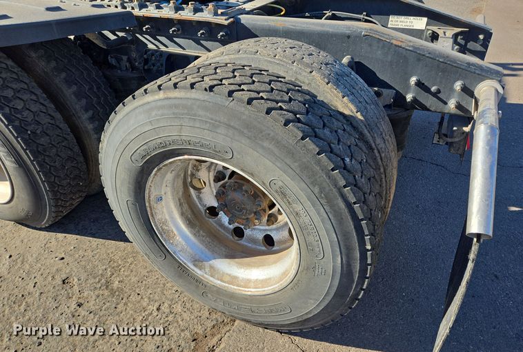 image for item DT5455 2014 Caterpillar CT660L semi truck