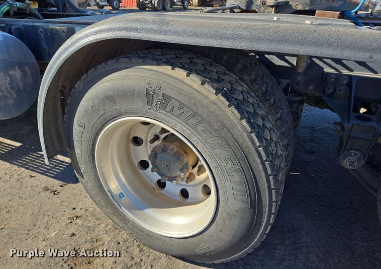 image for item DT5455 2014 Caterpillar CT660L semi truck