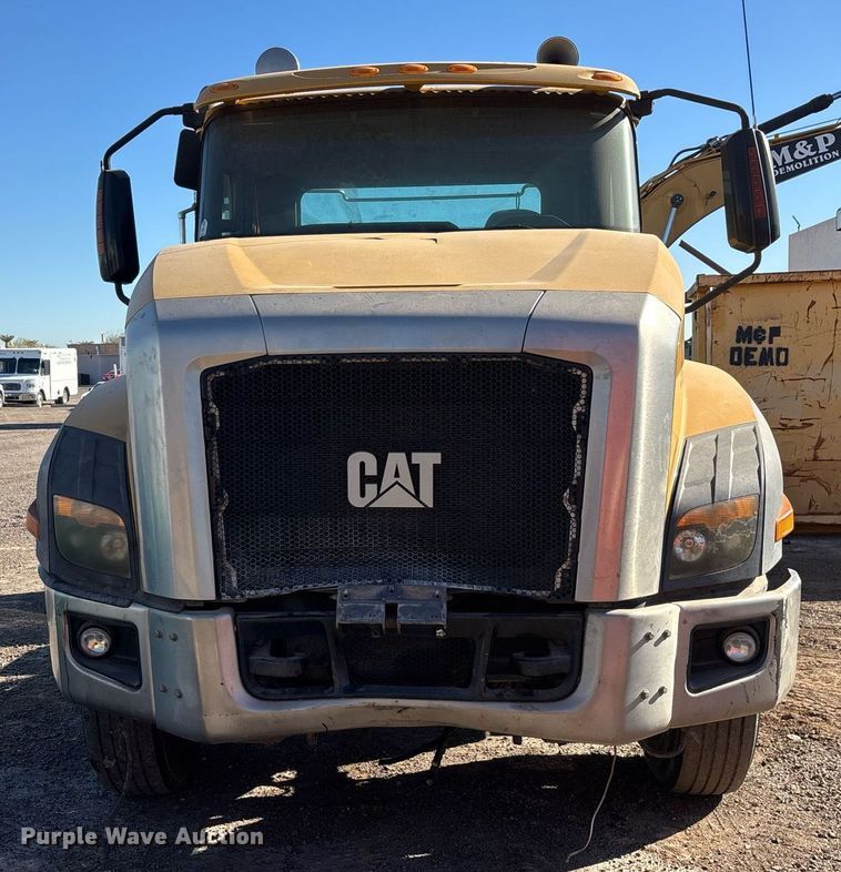 image for item DT5456 2014 Caterpillar CT660L semi truck