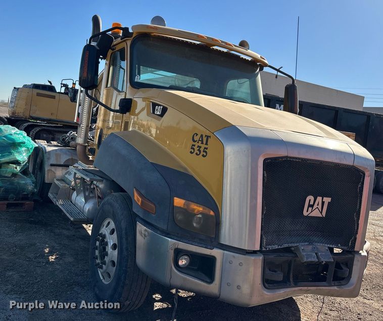image for item DT5456 2014 Caterpillar CT660L semi truck