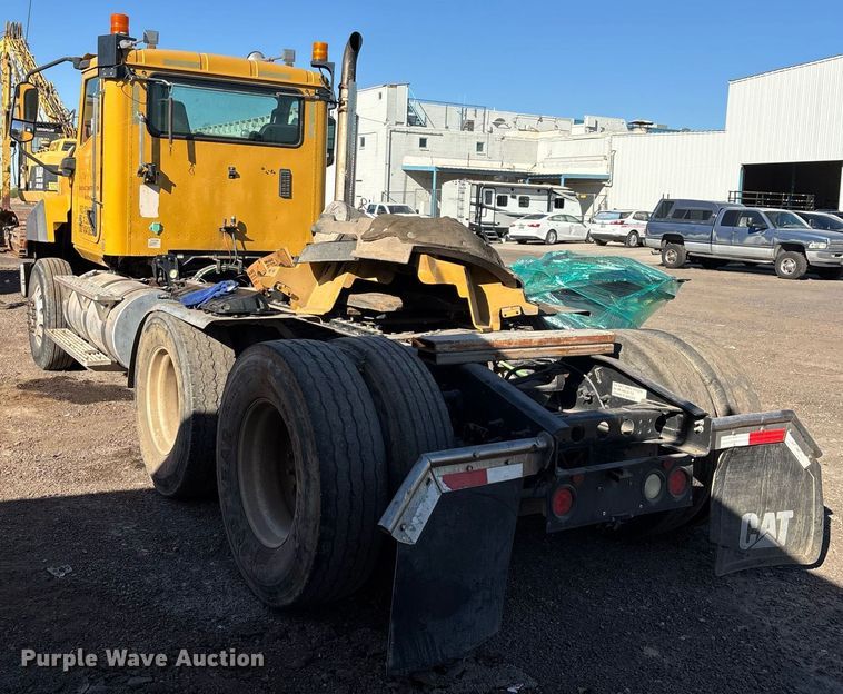 image for item DT5456 2014 Caterpillar CT660L semi truck