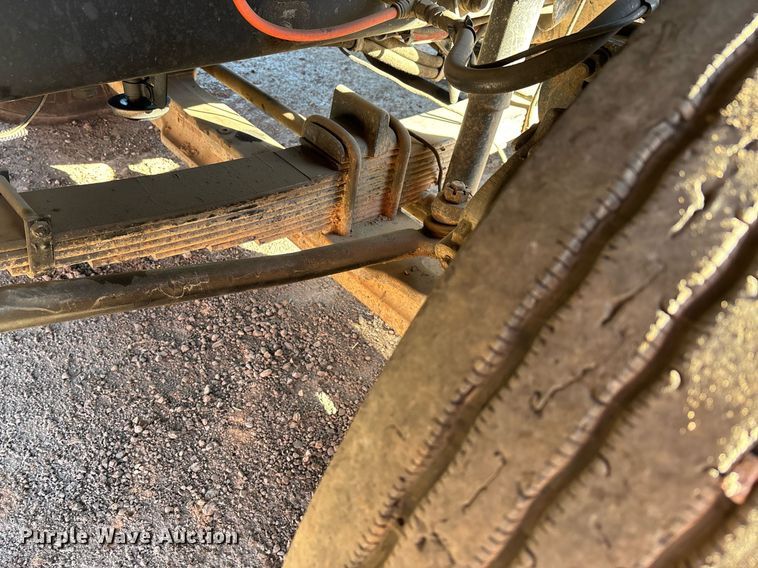 image for item DT5456 2014 Caterpillar CT660L semi truck