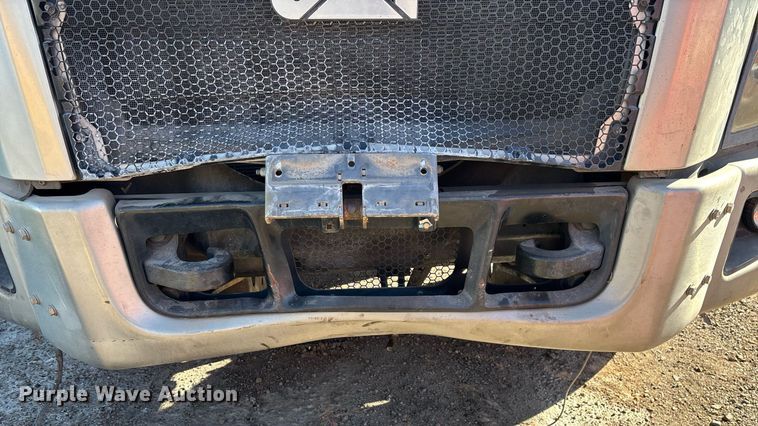 image for item DT5456 2014 Caterpillar CT660L semi truck