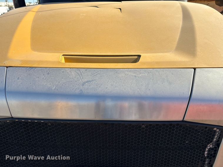 image for item DT5456 2014 Caterpillar CT660L semi truck