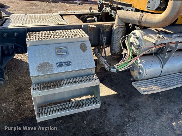 image for item DT5456 2014 Caterpillar CT660L semi truck